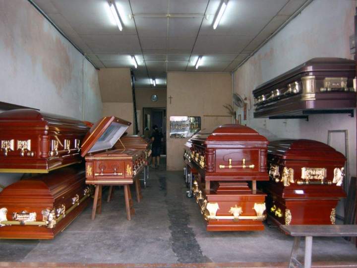 Vente d’articles funéraires pour cérémonie de crémation ou d’inhumation